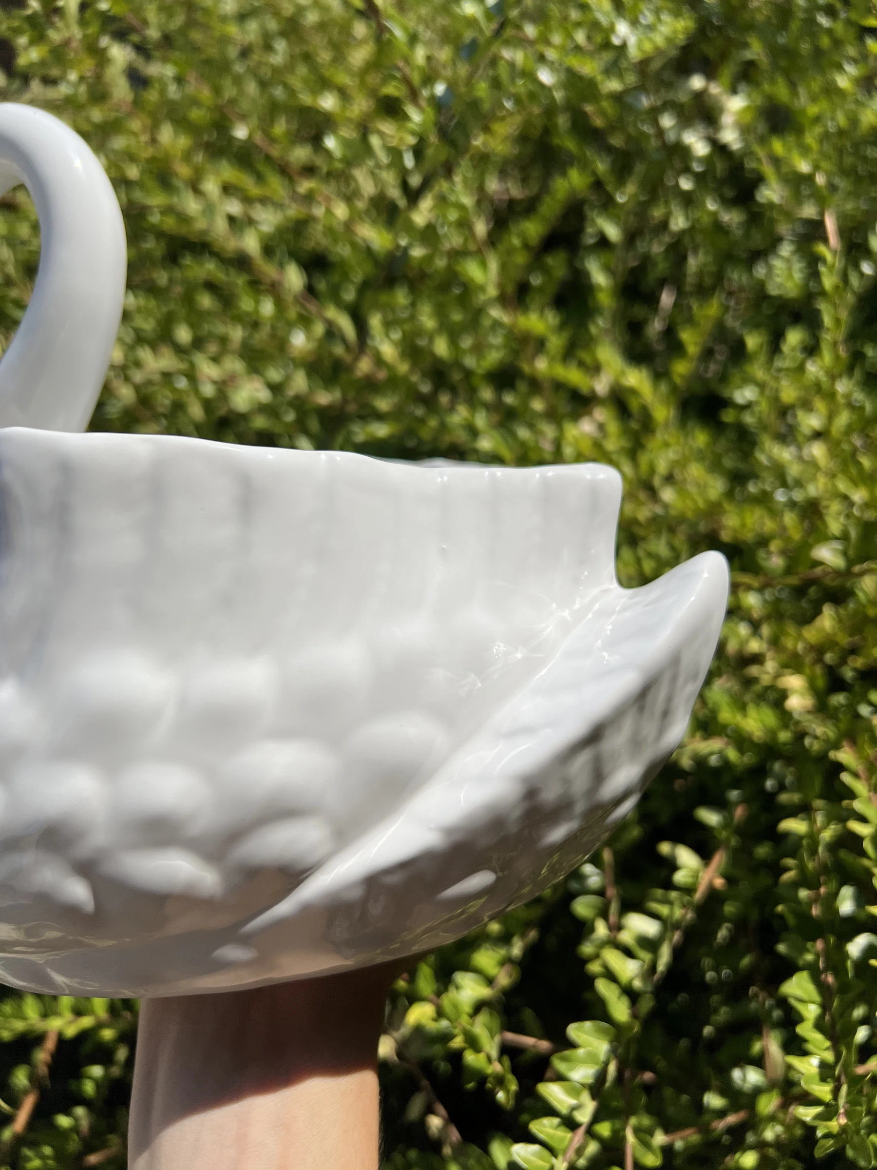 🦢 Vintage white ceramic swan cut – Decor, catch-all and flower pot cover – photo 8